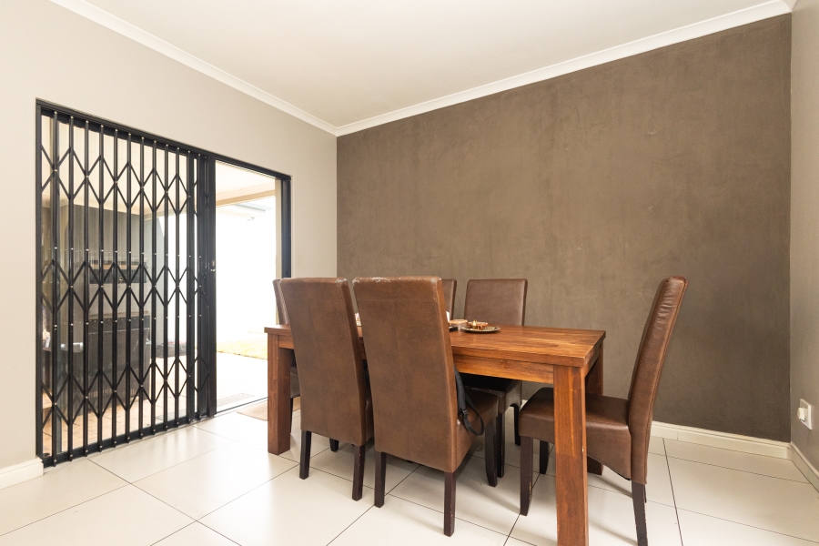 6 Bedroom Property for Sale in Parklands North Western Cape